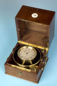 Chronomètre de marine Dumas numéroté 34 dans sa boîte ouverte
